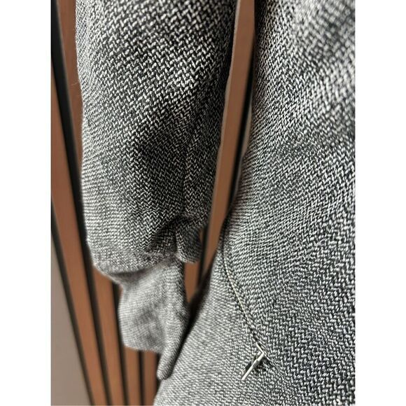 H&M gray blazer form fitting size 4 work attire work blazer - Picture 2 of 7